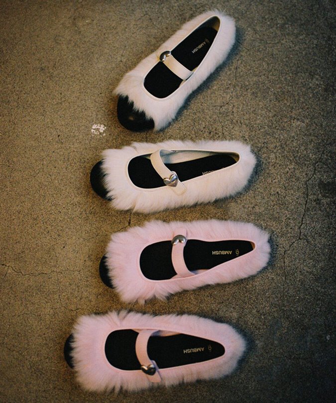 UGG ve Ambush iş birliği, Mary Jane ve loafer ayakkabıları tüylerle kapladı