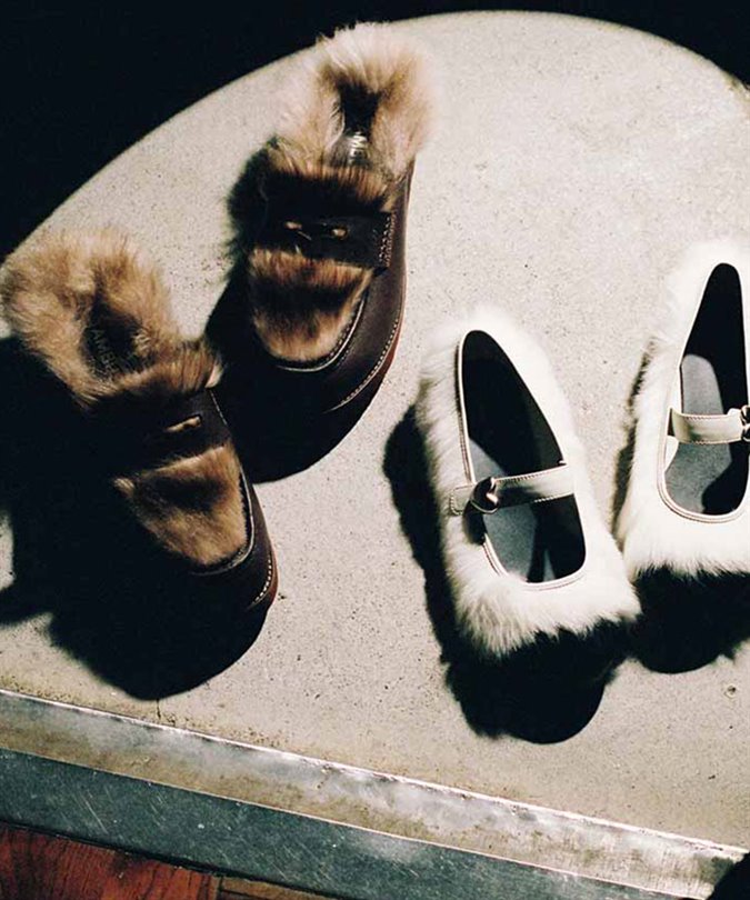 UGG ve Ambush iş birliği, Mary Jane ve loafer ayakkabıları tüylerle kapladı