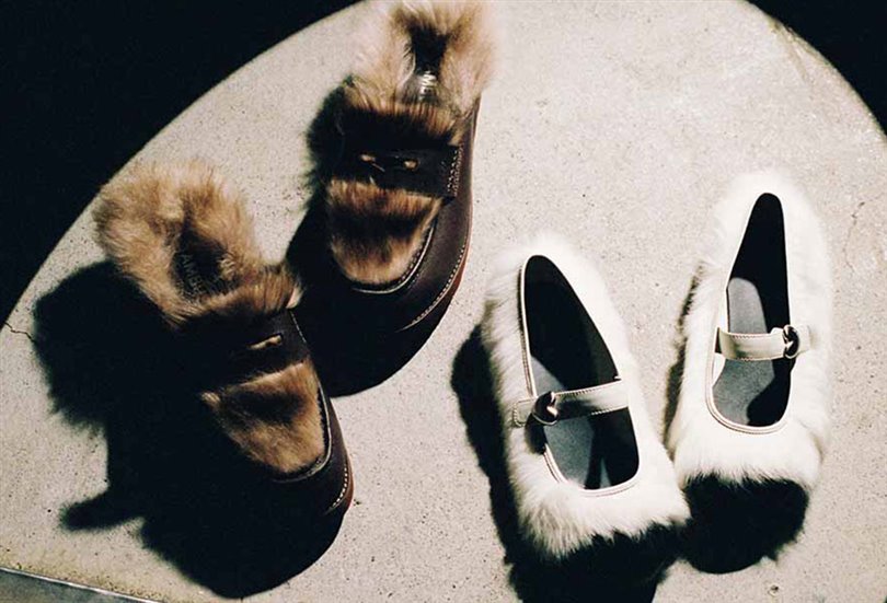 UGG ve Ambush iş birliği, Mary Jane ve loafer ayakkabıları tüylerle kapladı