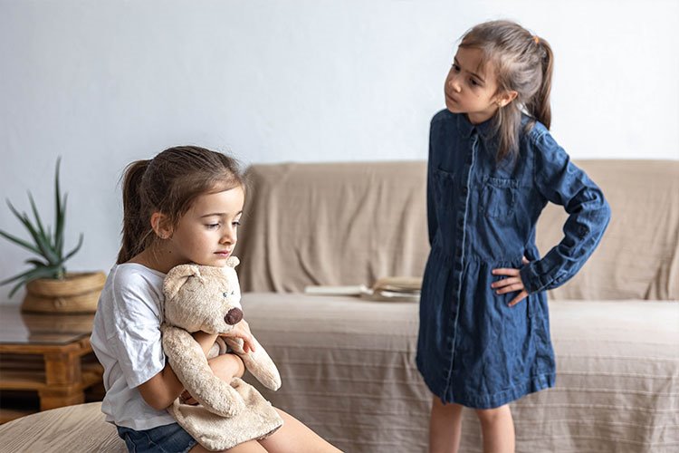 Kardeş kıskançlığına karşı ebeveynler ne yapmalı?