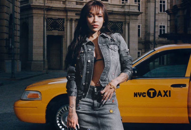 Doja Cat, Marc Jacobs için objektif karşısına geçti