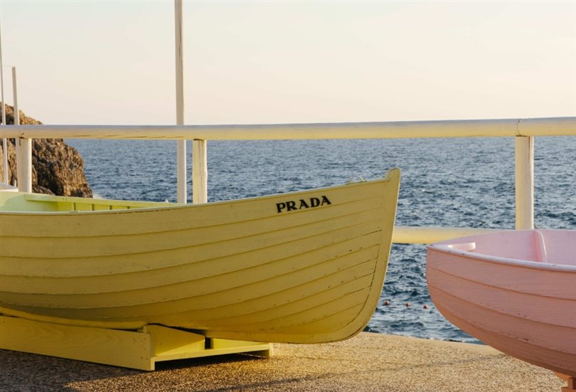 Prada’nın 2025 Yaz kampanyası Capri’de gerçeğe dönüştü