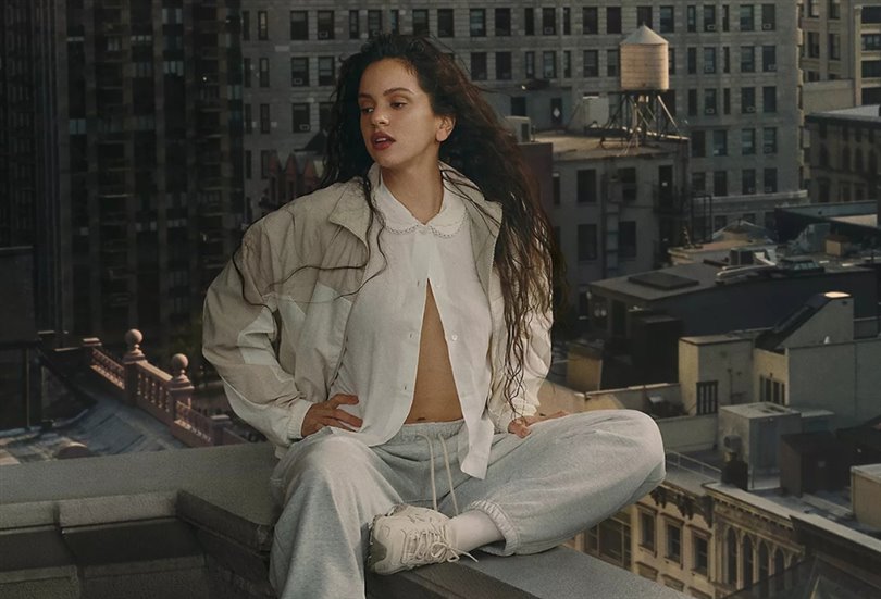 New Balance'ın yeni küresel elçisi Rosalía oldu