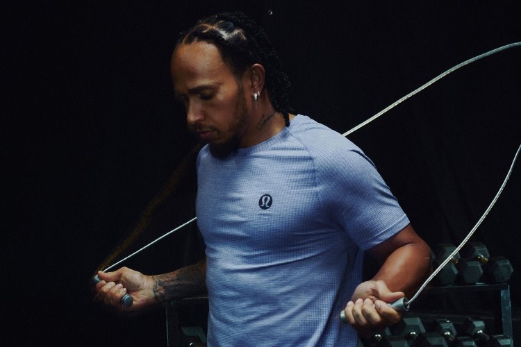 Lewis Hamilton ve lululemon’dan sınırları zorlayan koleksiyon: Metal Vent Tech