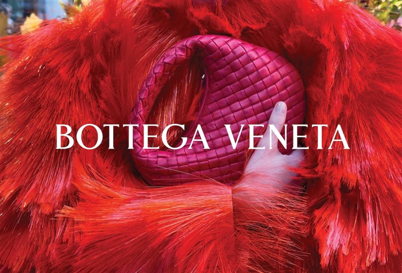Bottega Veneta, 2026 Yaz kampanyası için köklerine geri dönüyor