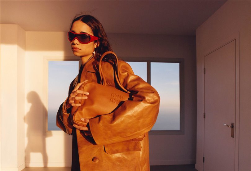 Miu Miu İlkbahar/Yaz 2026 kampanyası gerçeklik ile hayal gücü arasında konumlanıyor
