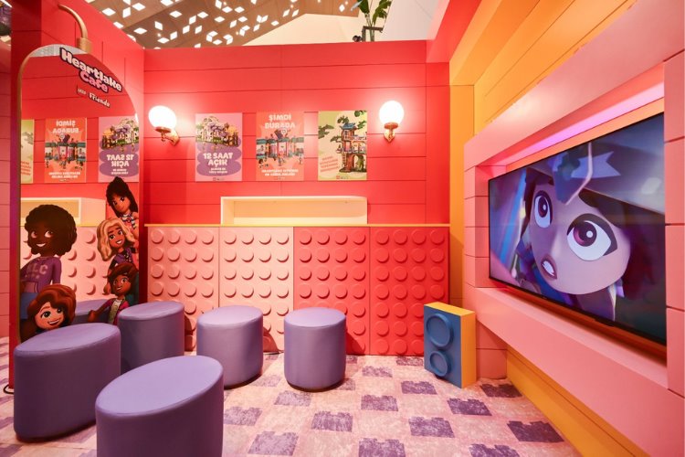 Buse Terim, kızlarıyla birlikte LEGO Friends: Heartlake Müzikali ön gösterim etkinliğine ev sahipliği yaptı