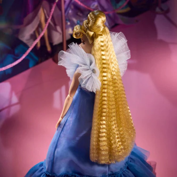 Viktor&Rolf koleksiyoncular için tasarladığı ‘Külkedisi’ bebeğini tanıttı