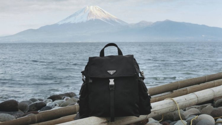 Prada'nın Re-Nylon kampanyasında Benedict Cumberbatch ve Letitia Wright yer alıyor