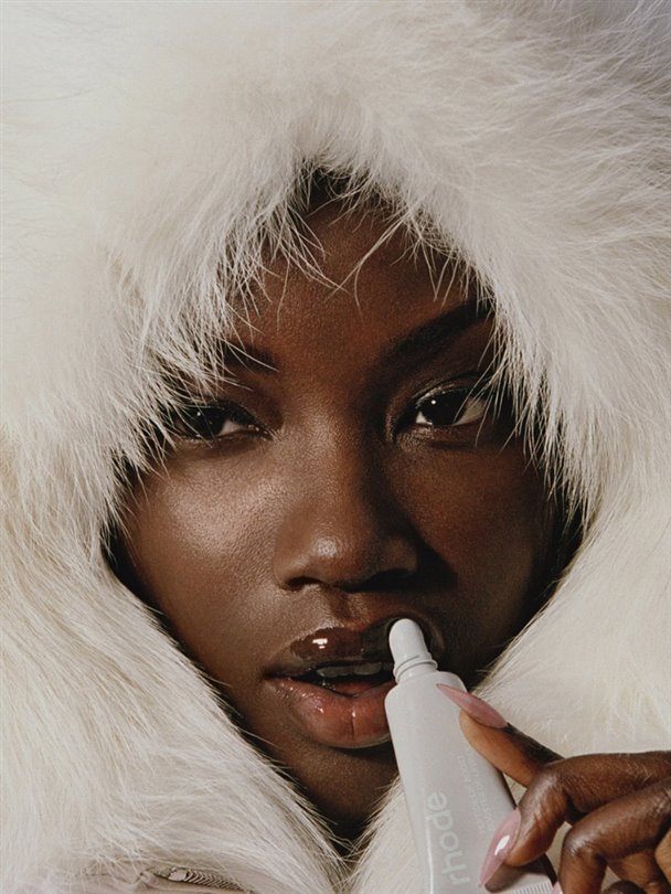 Rhode, kafeinli maskeler ve dudak dolgunlaştırıcıları ile ürün yelpazesini genişletiyor