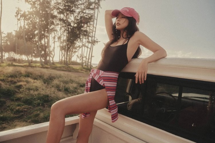 JENNIE, Frankies Bikinis için özel bir koleksiyon hazırladı