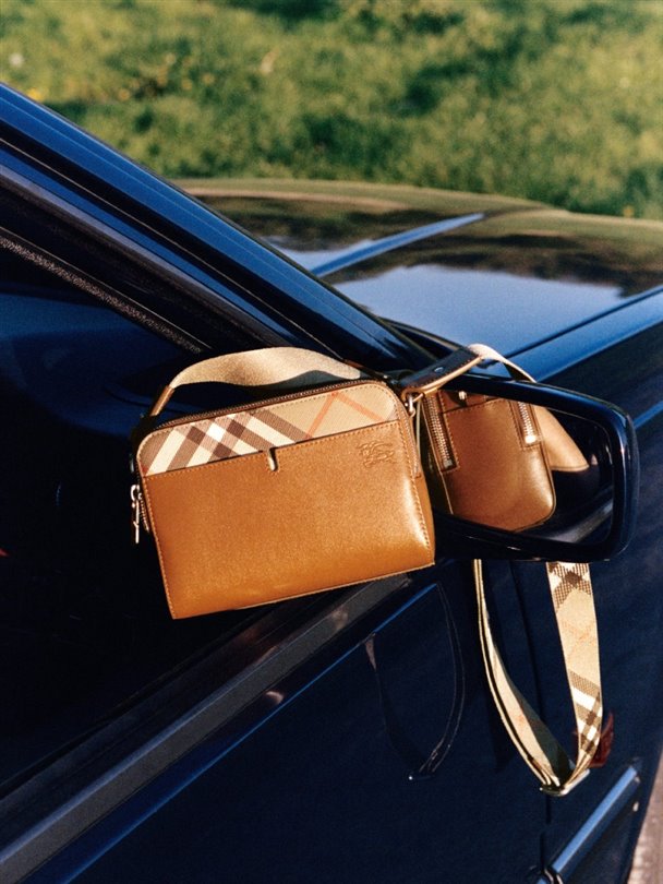Burberry, 2026 sonbaharı için kırsal bölgeye yöneliyor