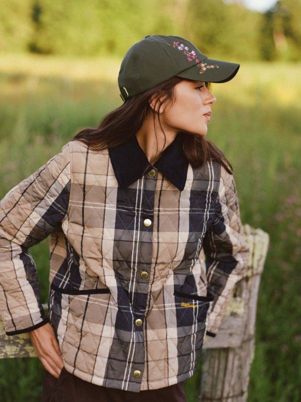 Barbour ve Anthropologie sonbaharın ruhunu tek koleksiyonda buluşturuyor