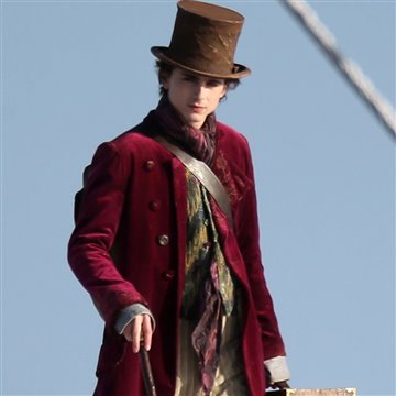 Timothée Chalamet, Willy Wonka rolünde bol bol dans edip şarkı söylüyor